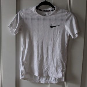 NWOT Nike Dri-Fit Logo Short Sleeve Shirt Athletic Workout Sports T-Shirt White